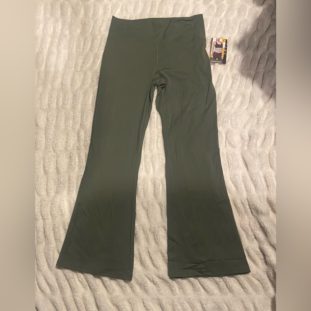 Avia soft-sculpt  flare leg Yoga leggings size Large